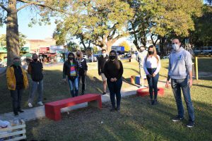 Pintura bancos bandera LGTB (1)