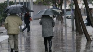 dia-lluvia-frio-Sevilla_1318978131_93525618_667x375