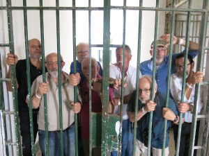 8-ex-presos-politicos-de-Coronda-volvieron-para-visitar-al-penal-40-anos-