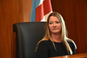 jueza asumio