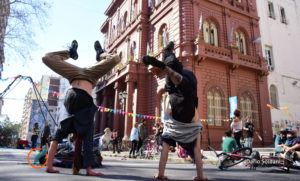 artistas callejeros vendedores