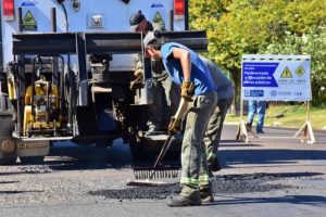 trabaja calle bacheo obreros