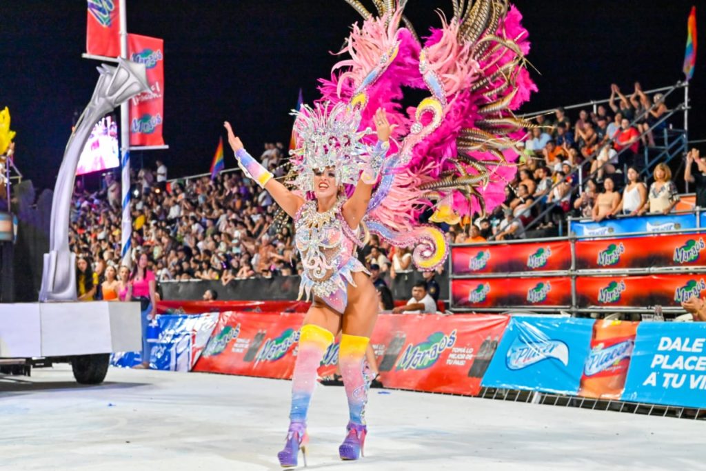 LUDMILA BRITES - COMPARSA IMPERIO