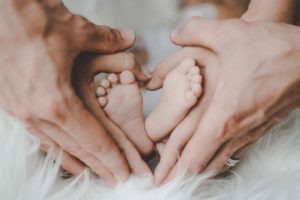 licencia maternidad paternidad hijos bebes