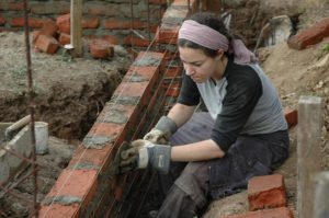 mujer_construccion albañil