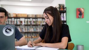 fines estudiante escuela