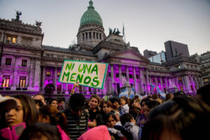 Ni una menos un movimiento que nació en Argentina y se expandió mundialmente contra los feminicidios y la violencia de género. Foto Indymedia, Argentina