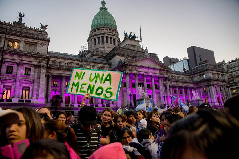 Ni una menos un movimiento que nació en Argentina y se expandió mundialmente contra los feminicidios y la violencia de género. Foto Indymedia, Argentina