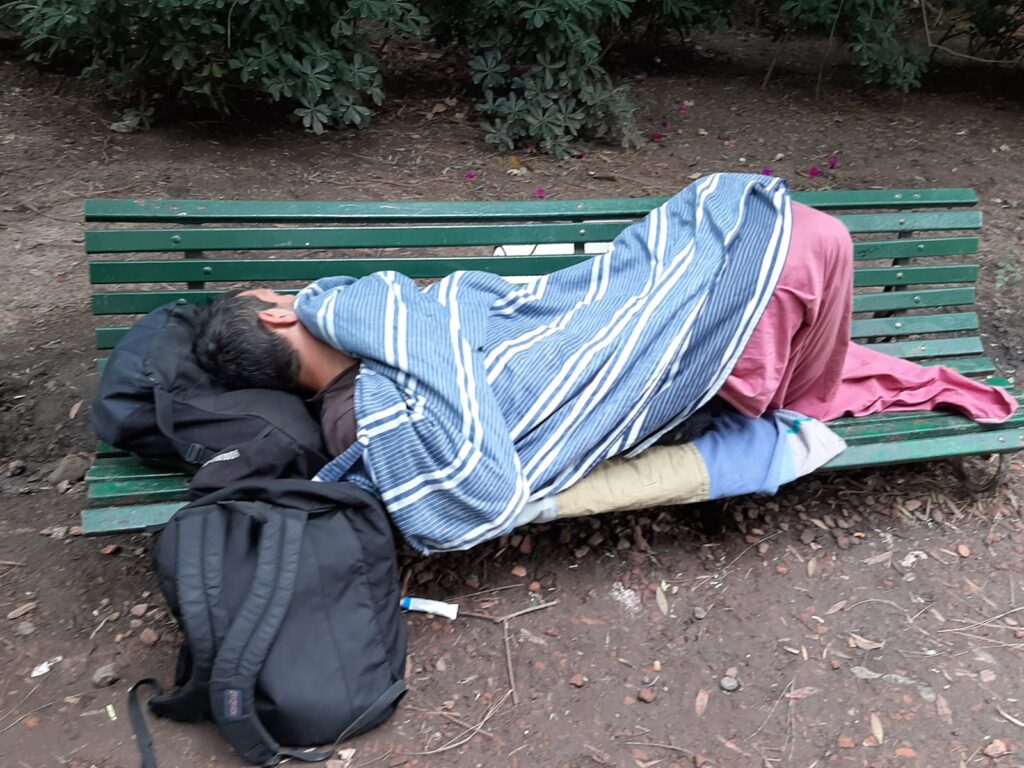 A pesar de estadísticas macro en Argentina que hablan de crecimiento, la realidad cotidiana indica un aumento significativo de gente que vive en la calle. Foto Sergio Ferrari