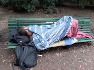 A pesar de estadísticas macro en Argentina que hablan de crecimiento, la realidad cotidiana indica un aumento significativo de gente que vive en la calle. Foto Sergio Ferrari