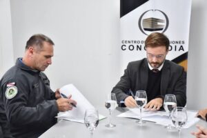 AZCUÉ Y SERVICIO PENITENCIARIO