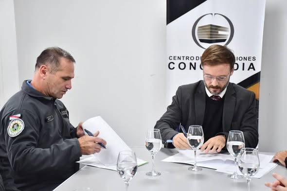 AZCUÉ Y SERVICIO PENITENCIARIO