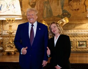 Giorgia Meloni y Donald Trump en la época en que la relacón entre ellos era óptima. Foto Gobierno Italia b