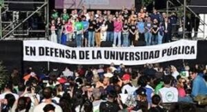 MARCHA EN DEFENZA DE LA UNIVERSIDAD PUBLICA...